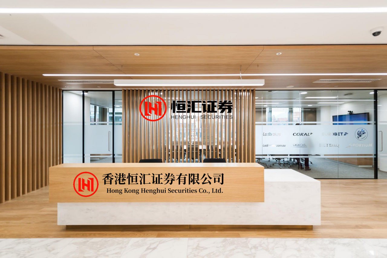 牛博士 五一假期首日：有景区清晨即发限流公告，泰山山顶2万多名游客共看日出